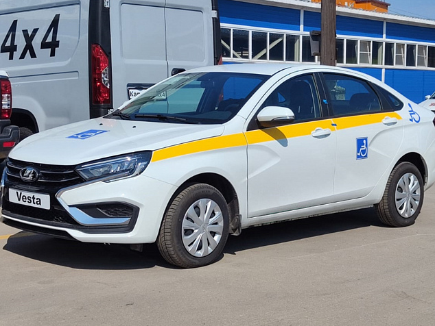 Автомобиль для инвалидов с ручным управлением на базе Lada Vesta - фото Перевозка инвалидов